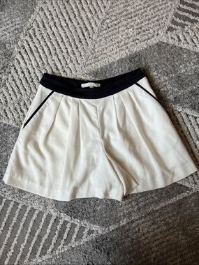 Eryn Brinié White and Black Pleated Tuxedo Shorts - Size 2 Indie Flowy Office